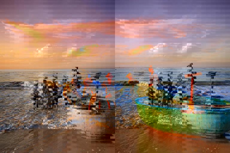 Vintage Rowboats Make a Return as Sandbanks Residents Embrace Waterfront Nostalgia